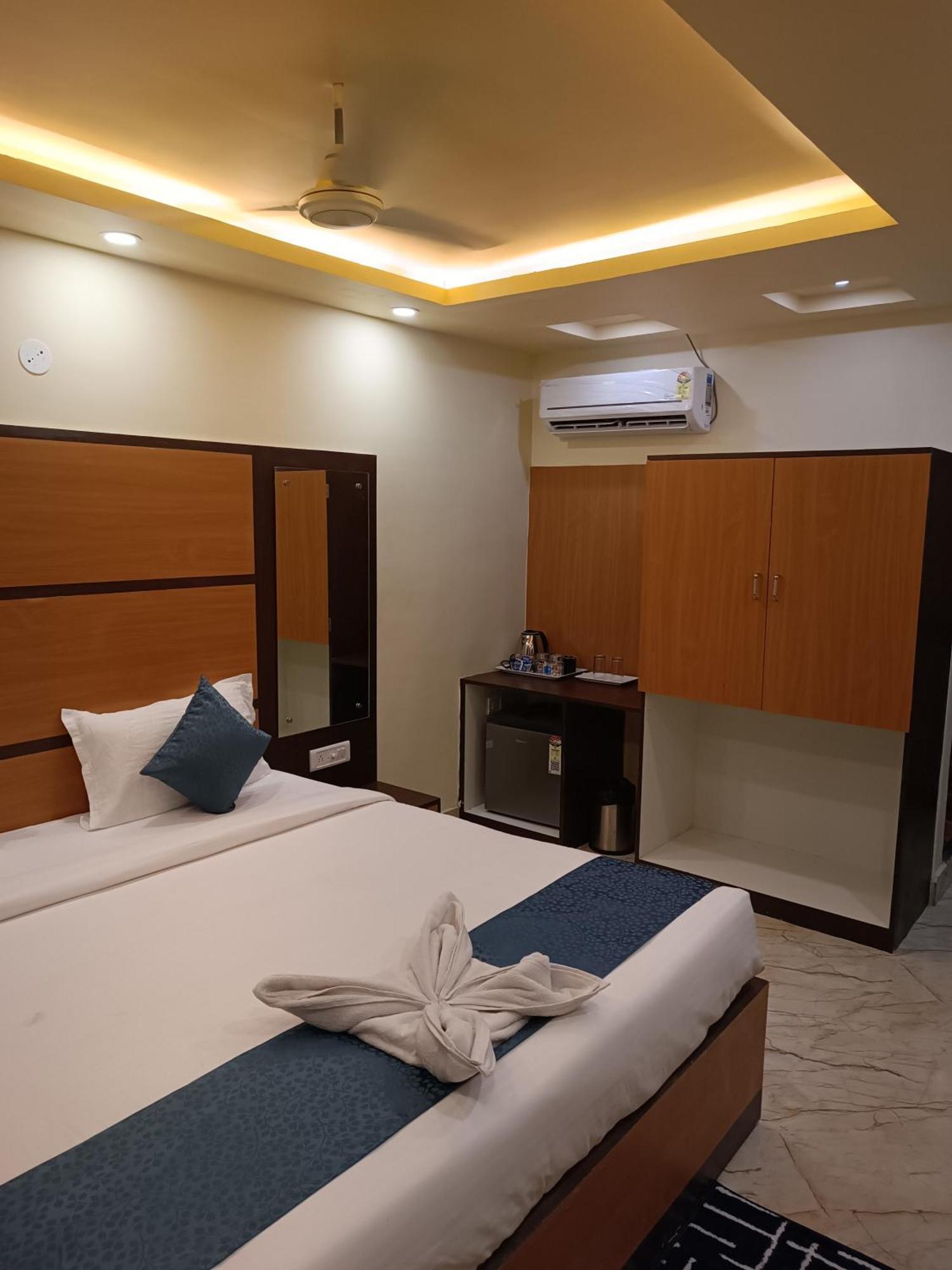 Mom Hotel - Unit Of Mom Hotel Puri Buitenkant foto